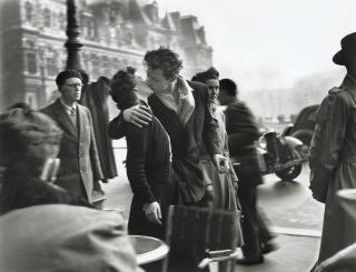Robert Doisneau - Le Baiser De L\'Hôtel De Ville