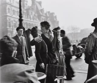 Robert Doisneau - \'Le Baiser De L\'Hotel De Ville\'