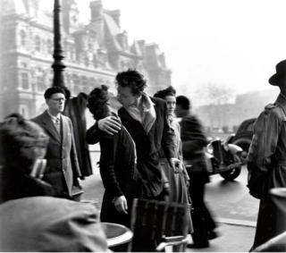 Robert Doisneau - Le Baiser de l\'Hôtel de Ville