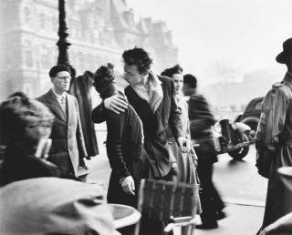 Robert Doisneau - Le Baiser de l\'Hôtel de Ville