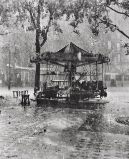 Robert Doisneau - Le Manège de Monsieur Barré