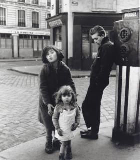 Robert Doisneau - Les Enfants de la Place Hébert, 1957