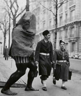 Robert Doisneau - Ségrégation. Dimanche. Inauguration