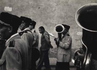 Robert Frank - Parade/Valencia, 1952
