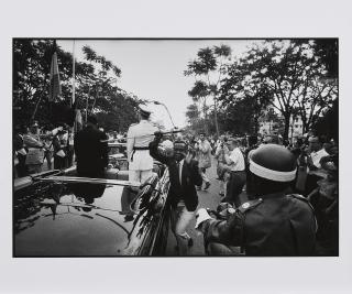 Robert Lebeck - Belgisch-Kongo wird unabhängig. Dem König Baudouin von Belgien wird der Degen gestohlen. Leopoldville 1960.