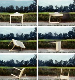 Roman Signer - Tisch mit Sandkegel