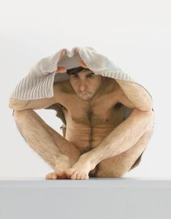 Ron Mueck - Man Under Cardigan