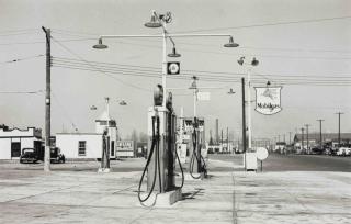 Rudy Burckhardt - Mobilgas, Astoria, Queens, 1940