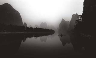 Russel Wong - Fisherman on Li Jiang river at dawn