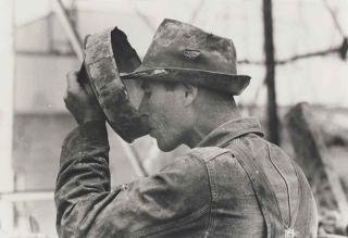 Russell Lee - Oil field worker drinking water, Kilgore, Texas, April 1939