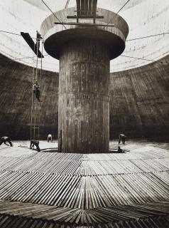 Ruth Hallensleben - Moderner Kühlturm im Bau