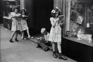 Ruth Orkin - Comic Book Readers