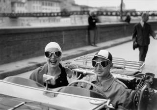 Ruth Orkin - Couple In Mg, Florence, Italy