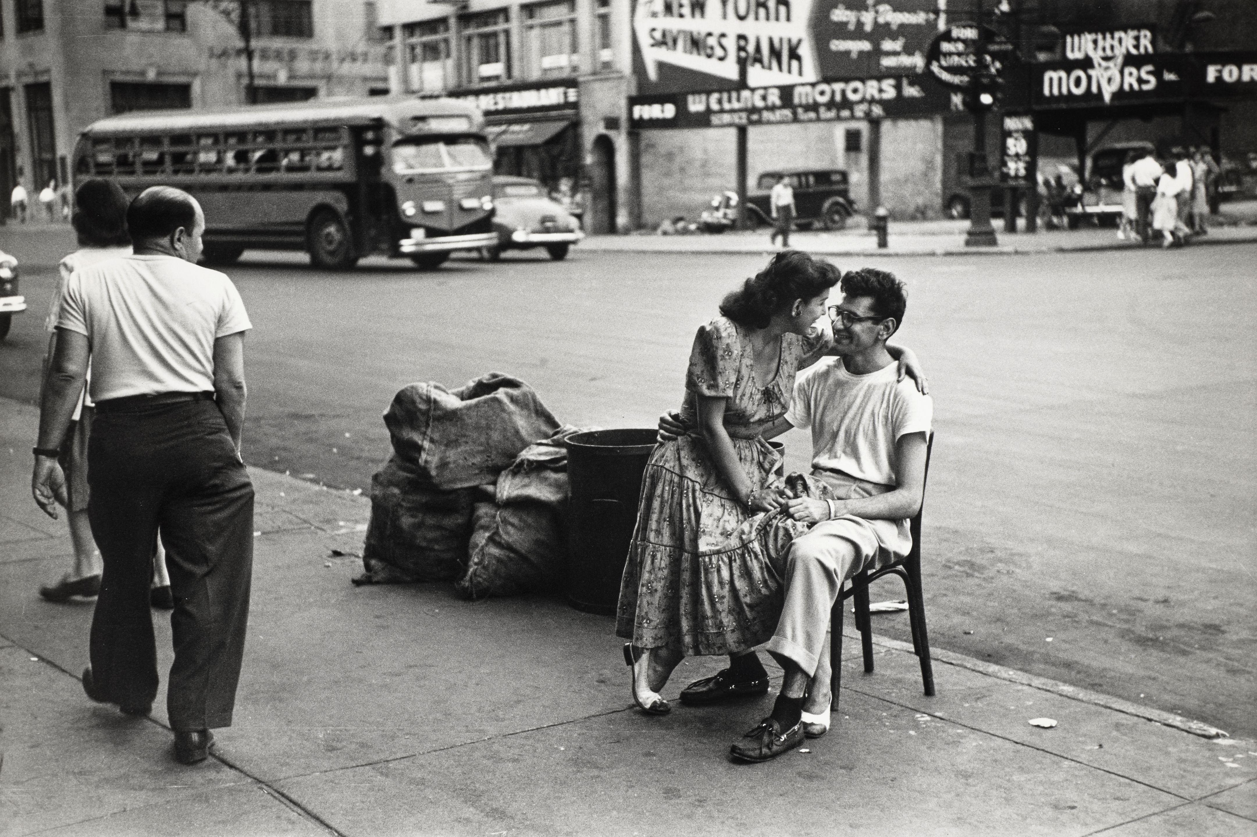 Ruth Orkin - Couple on street, New York City