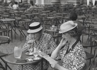 Ruth Orkin - Two Women in Rome, 1951