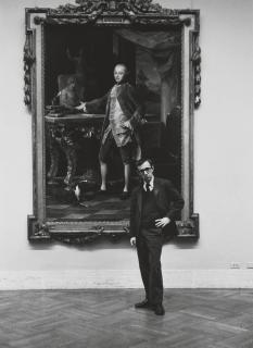 Ruth Orkin - Woody Allen at the Metropolitan Museum of Art, New York, 1963