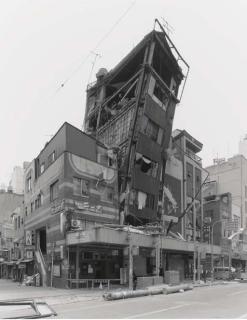 Ryuji Miyamoto - Kobe - After The Earthquake, 1995
