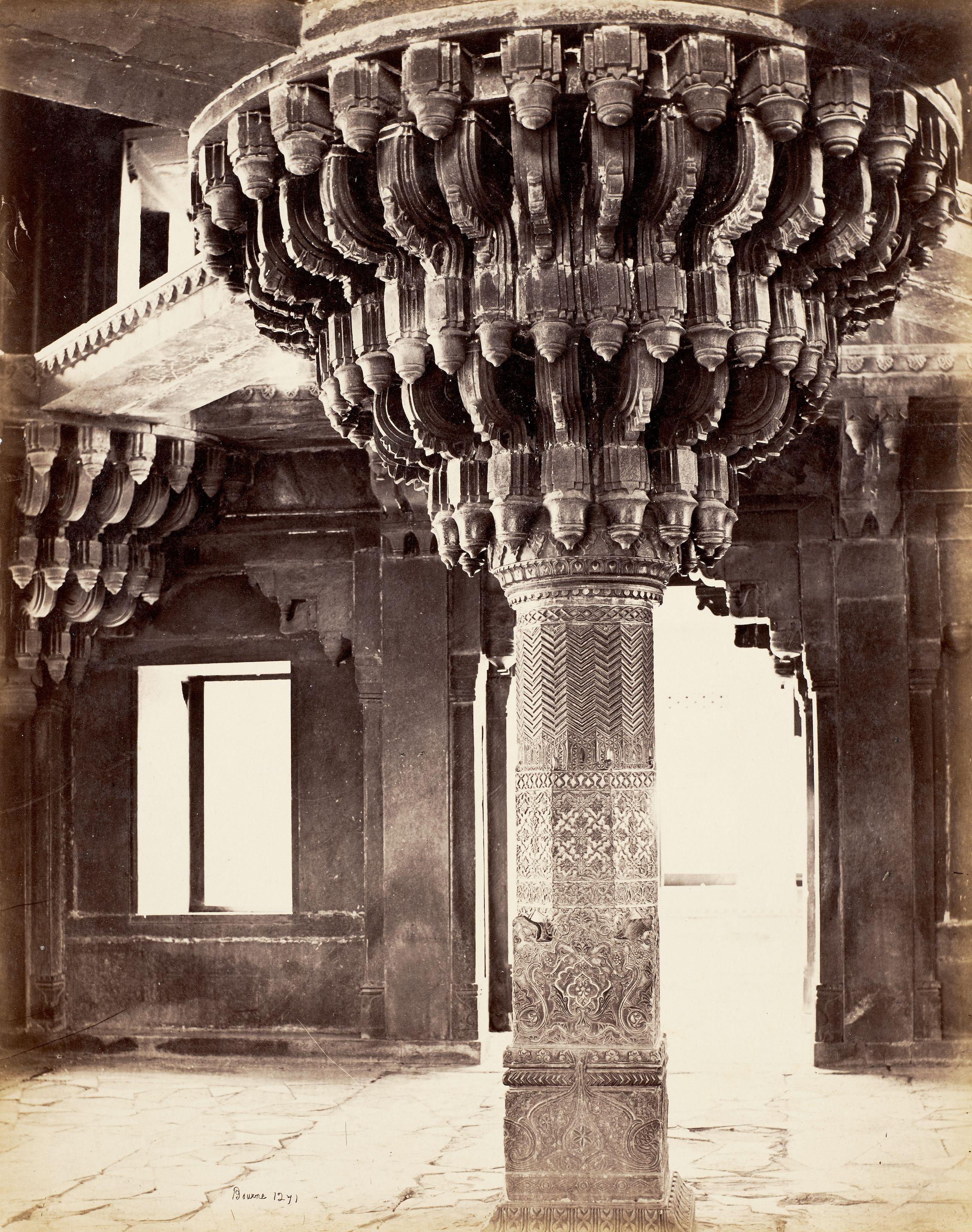 Samuel Bourne - Fatehpur Sikri, Pillar in the Diwan-i-Khas