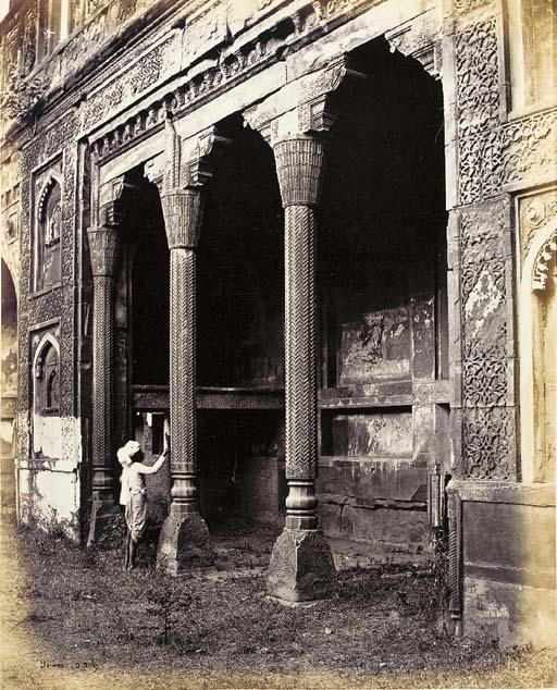 Samuel Bourne - Ruins of the Emperor Jehangeer\'s Palace, Agra; et Mosque at Fattehpore-Sikri