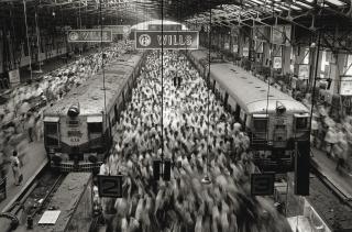 Sebastião Salgado - Churchgate Station, Bombay, India\'