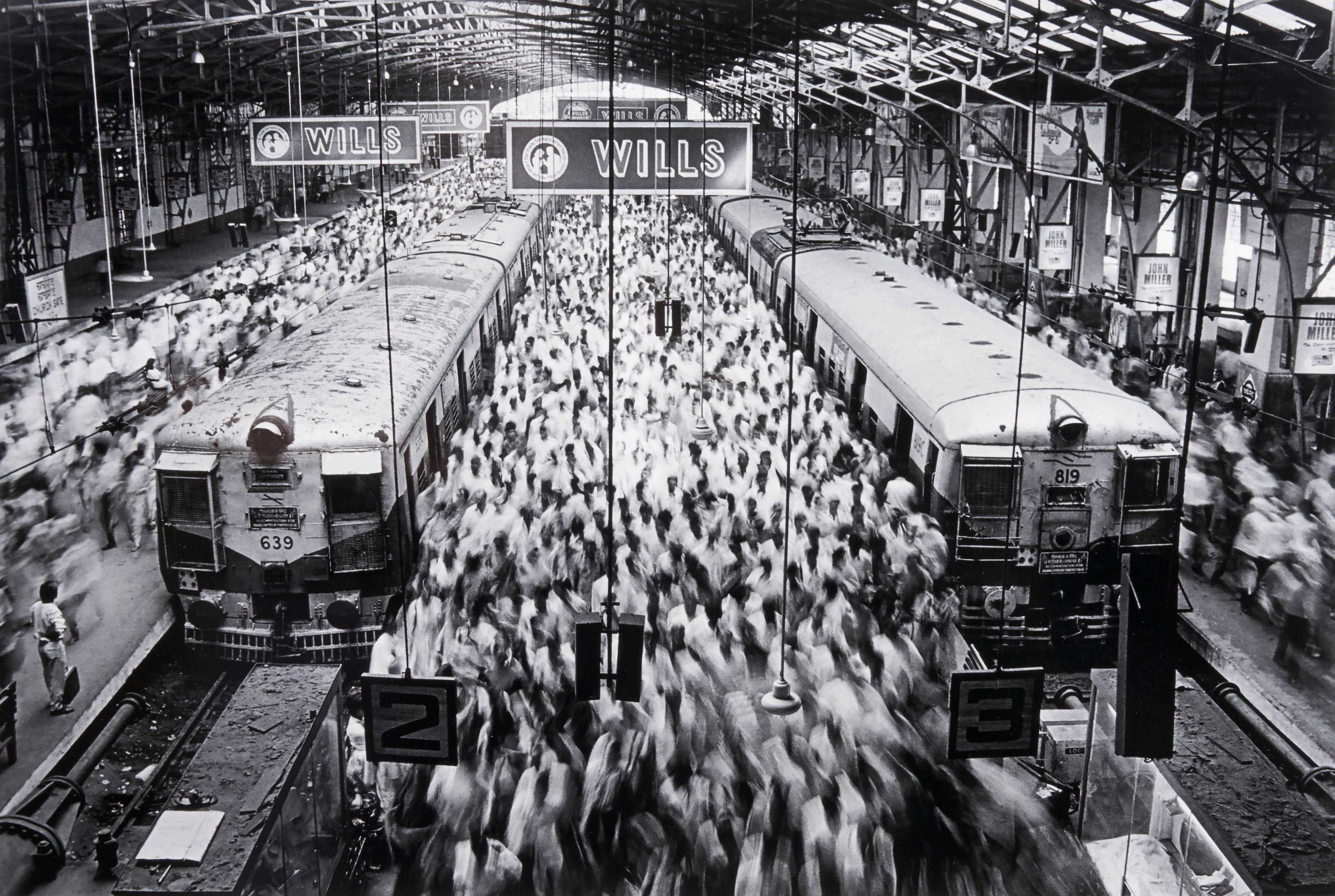 Sebastião Salgado - Churchgate Station, Western Railroad Line, Bombay, India