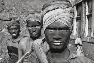 Sebastião Salgado - Coal Mining, Dhanbad, Bihar State, India