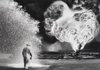 Sebastião Salgado - Fireball, Greater Burhan Oil Field, Kuwait, 1991