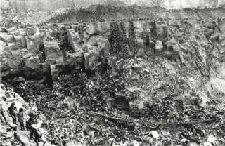 Sebastiao Salgado - Goldminers, Sierra Palada, Brazil, 1986