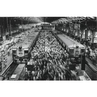 Sebastião Salgado - \'India\' (Churchgate Station)