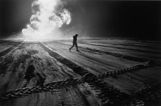 Sebastião Salgado - Without Daylight, Oil Wells, Kuwait