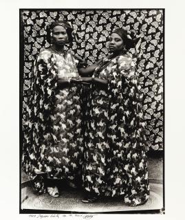 Seydou Keïta - Malian sans Titre (Deux Femmes-Fond), 1956