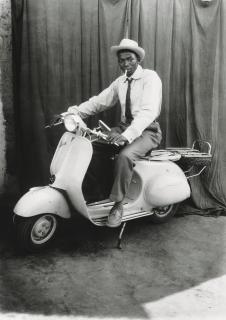 Seydou Keïta - Sans Titre, 1952 - 55Silver Print, Printed 1998. Signed And Dated In Felt Tip Pen In The Lower Margin.