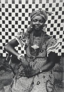 Seydou Keïta - Untitled (Femme Assise, Fond À Damier), 1952-1955