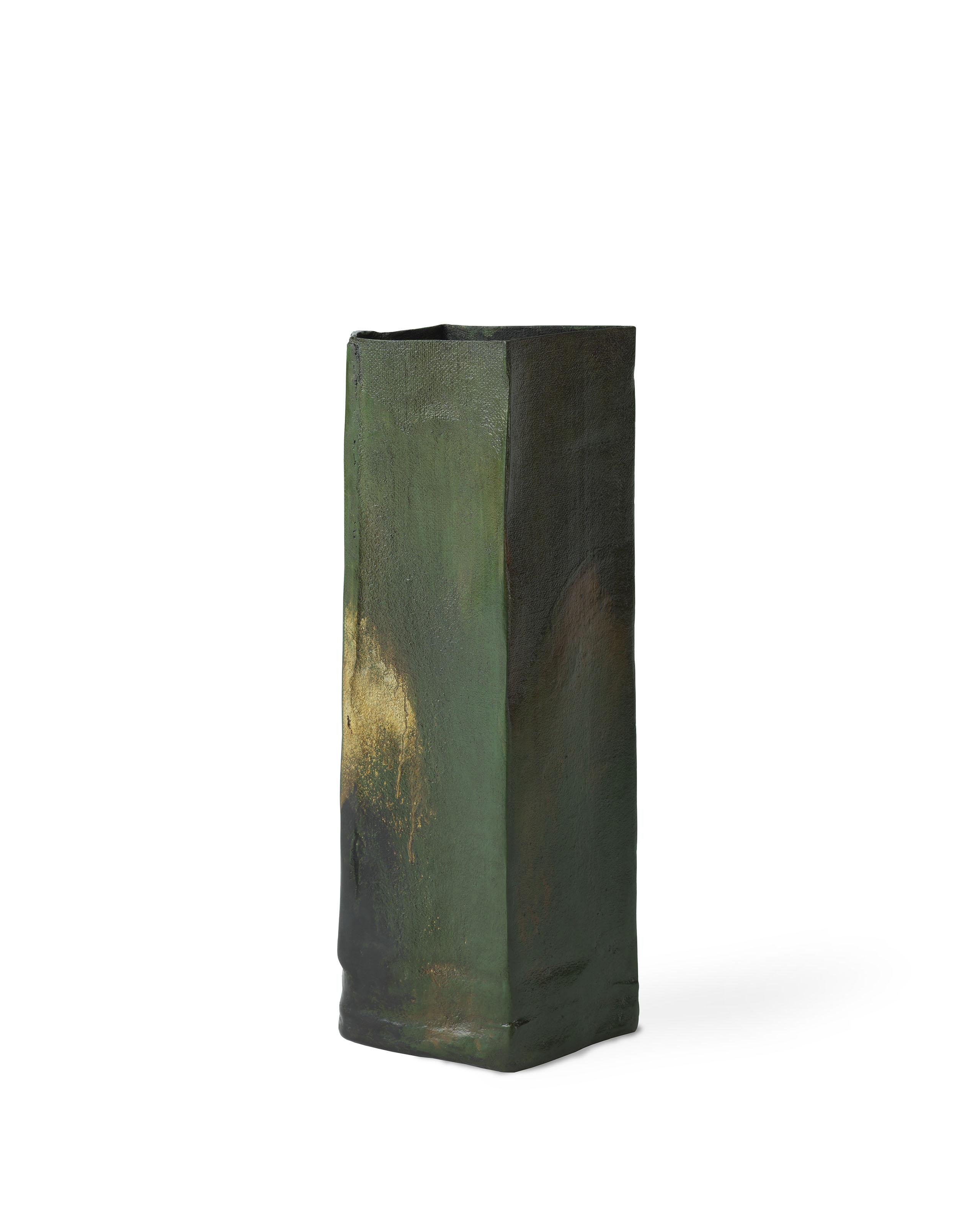 Shen Kelong - A FLORAL VESSEL