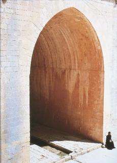 Shirin Neshat - Untitled (from the \'Soliloquy\' series)