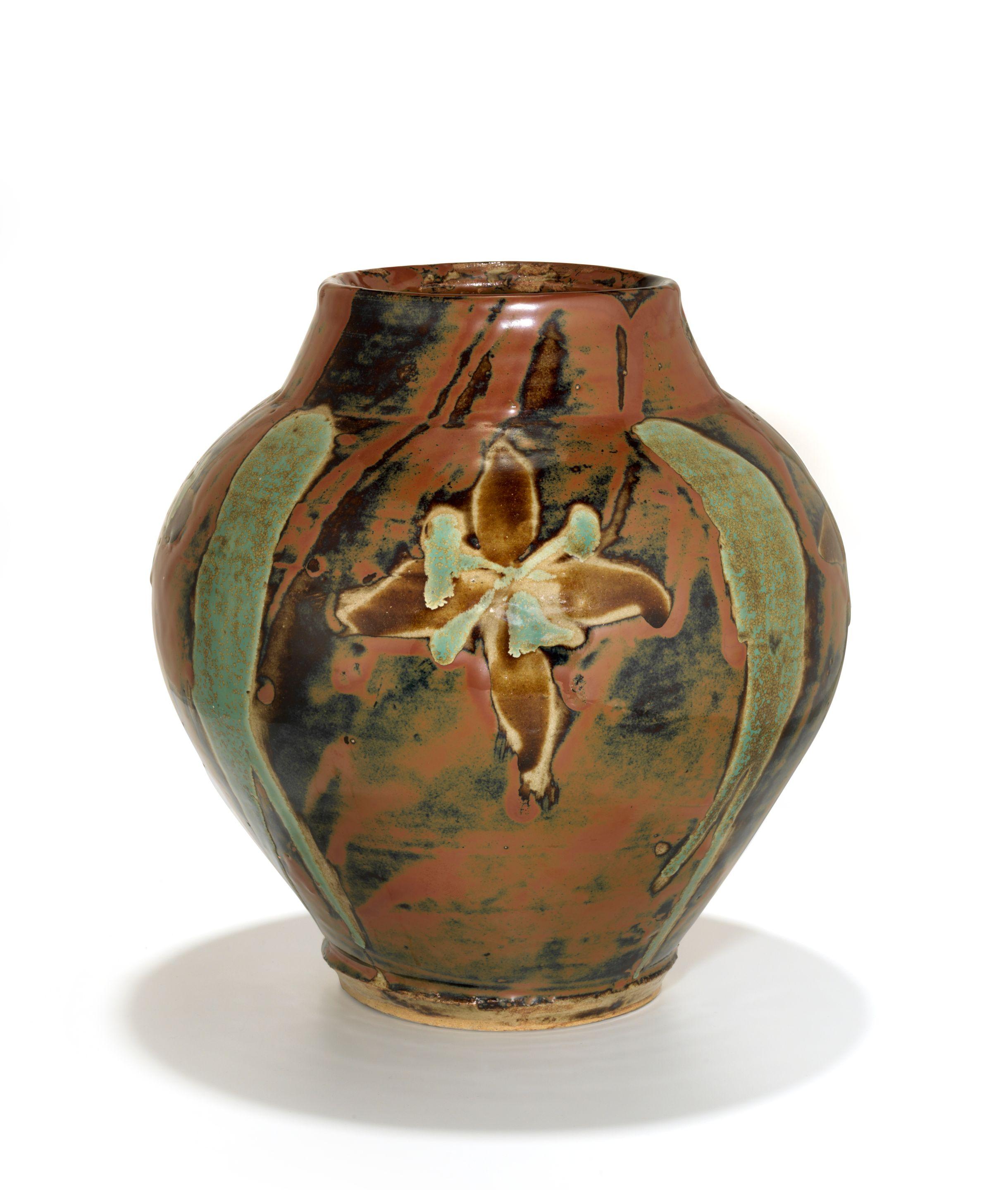 Shoji Hamada - A tenmoku-glazed stoneware vase
