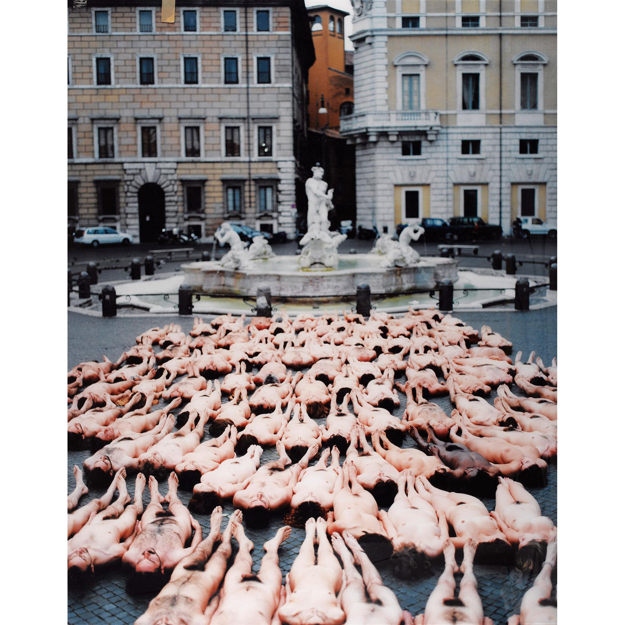 Spencer Tunick - Roma 2 (Piazza Navona), 2001