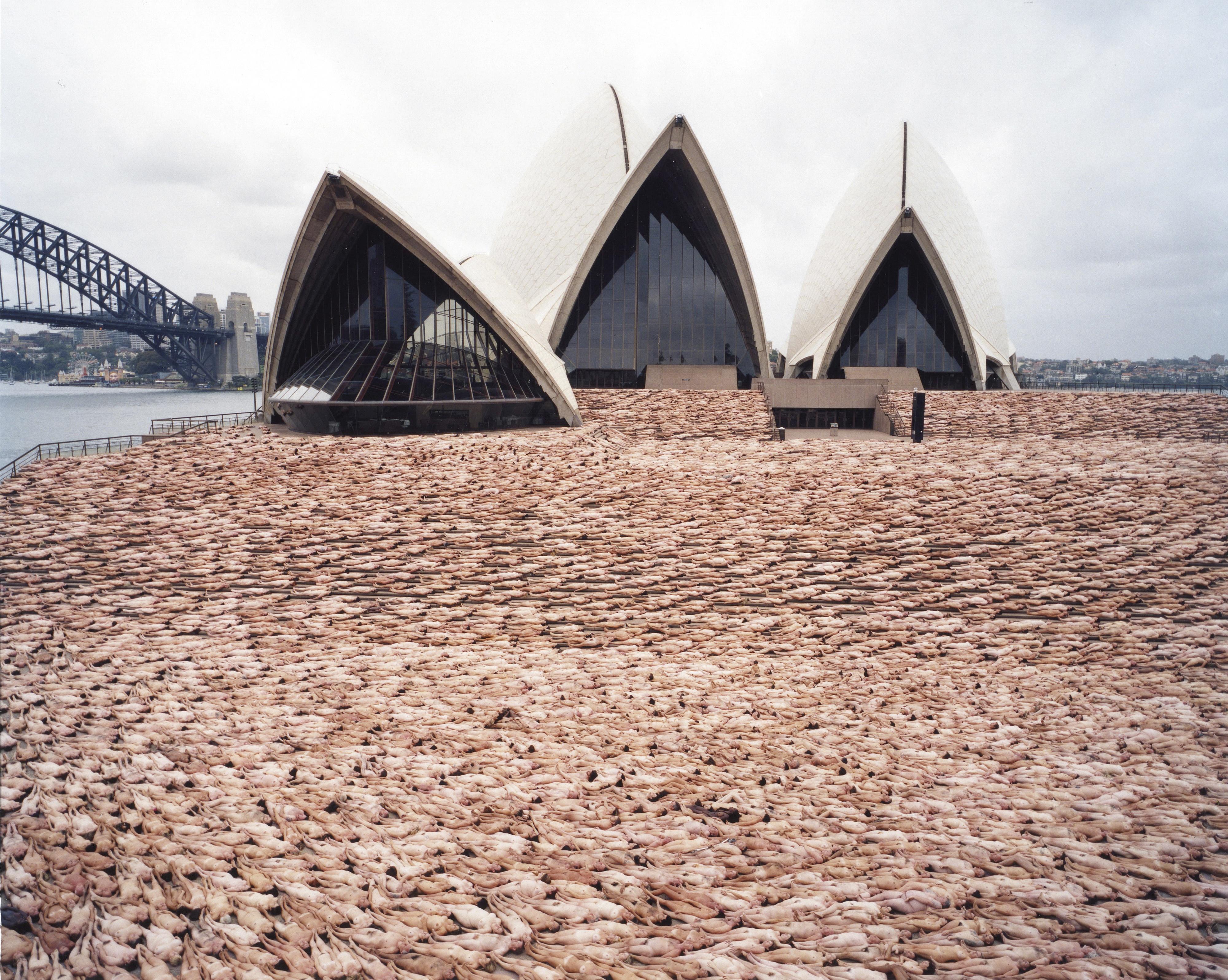 Spencer Tunick - Sydney 1 (Opera House) 