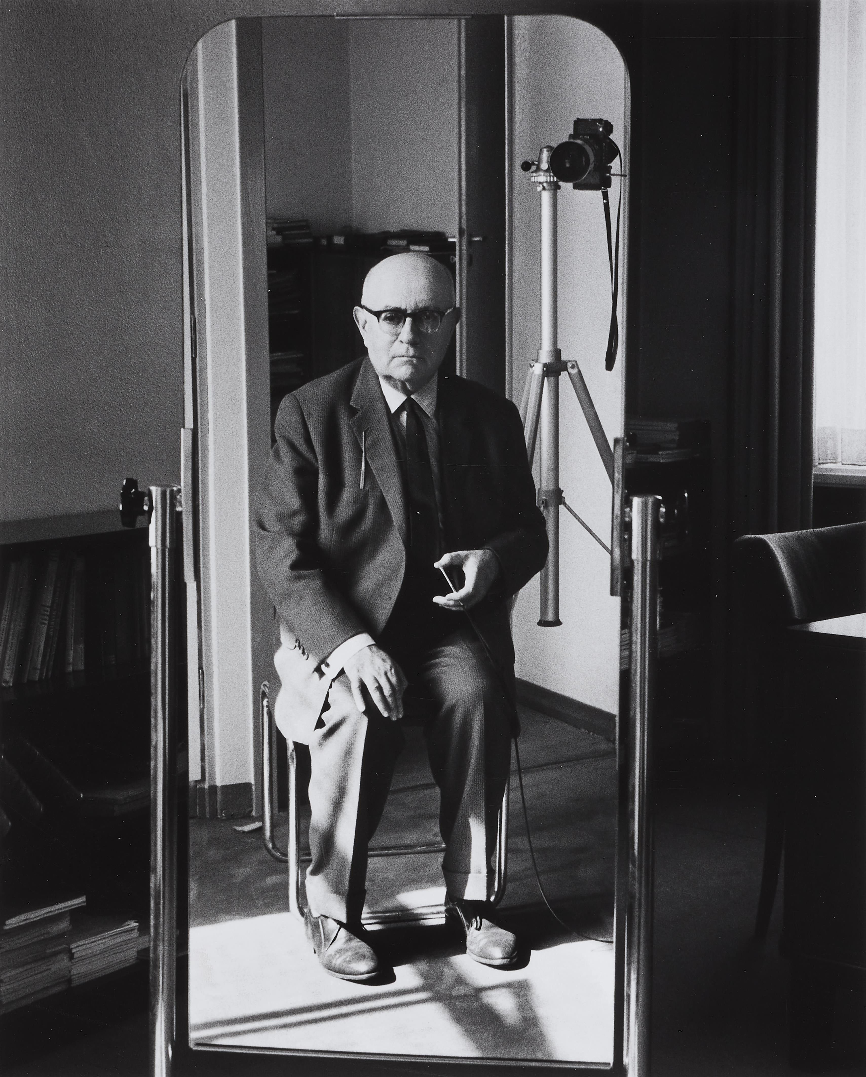 Stefan Moses - Theodor W. Adorno (aus der Serie: Selbst im Spiegel)