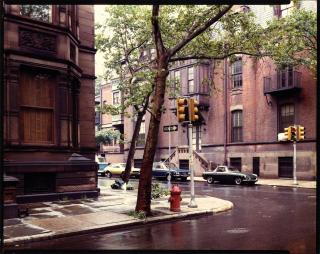 Stephen Shore - »Twenty-First Street and Spruce Street, Philadelphia, Pennsylvania«