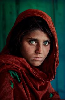 Steve McCurry - Afghan Girl (Sharbat Gula), Refugee Camp, Pakistan