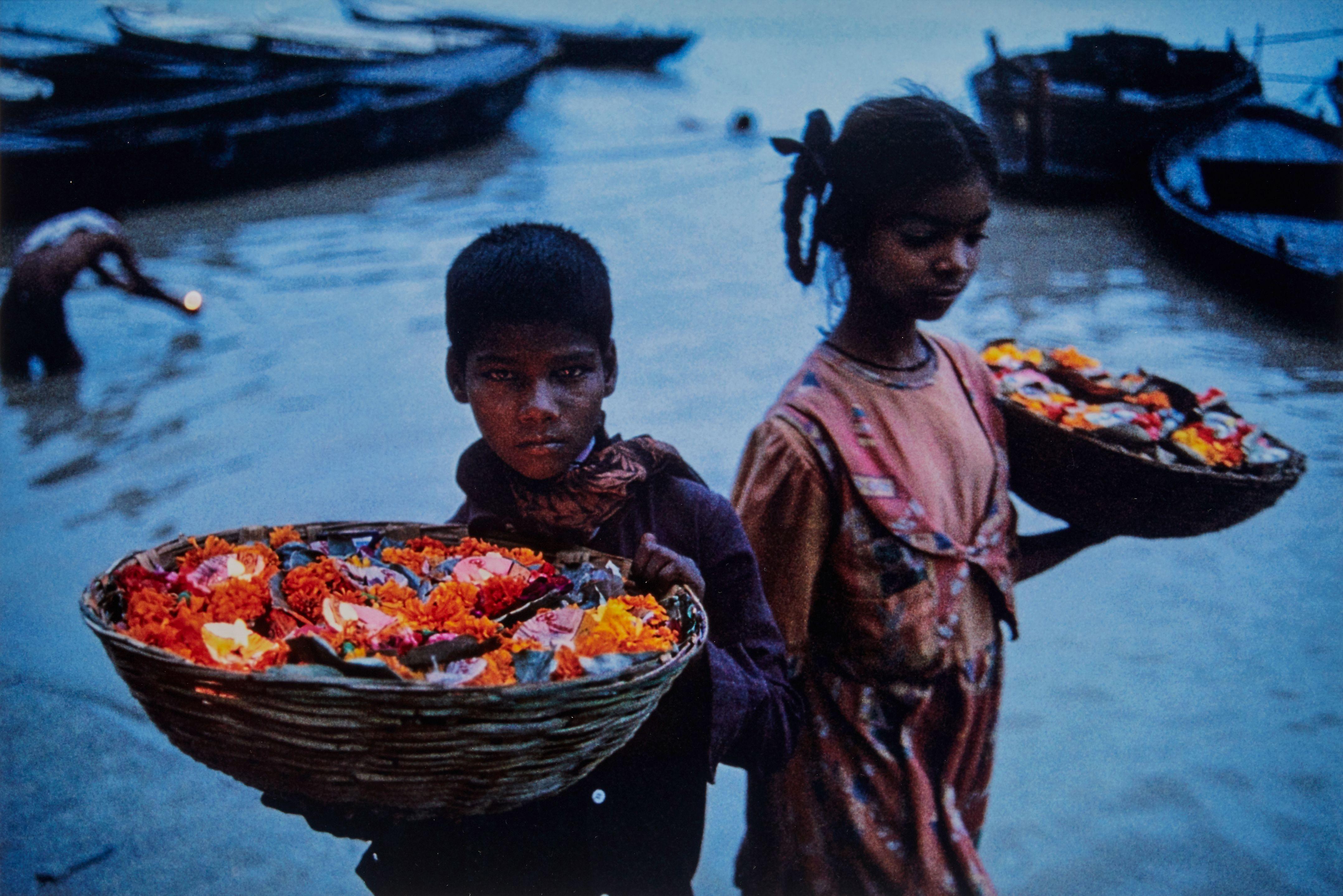 Steve McCurry - Floating Offerings, Varanasi, India