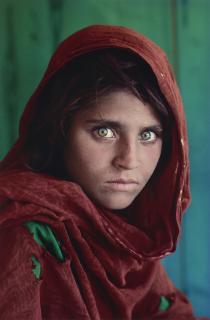 Steve McCurry - Sharbat Gula, Afghan Girl, Peshawar, Pakistan, 1985