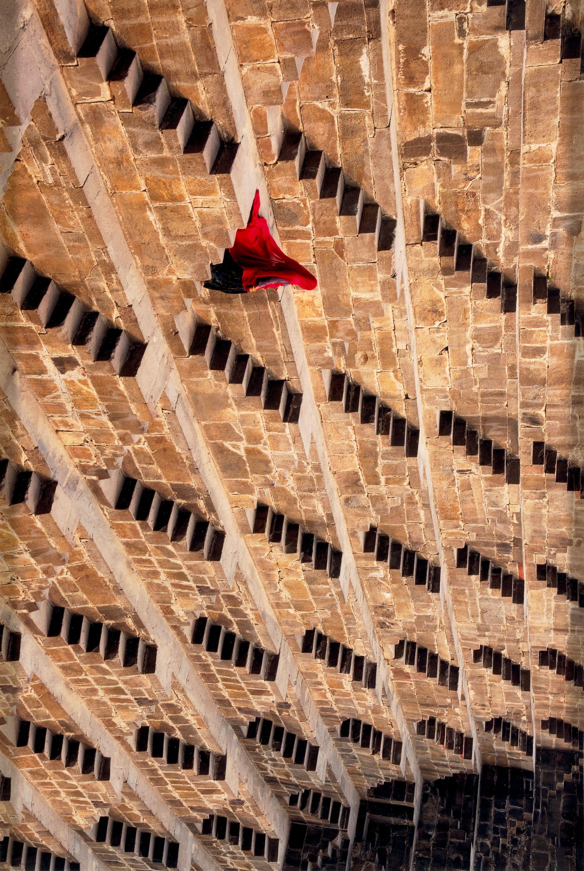 Steve McCurry - Woman in Chand Baori Stepwell, Rajasthan, India
