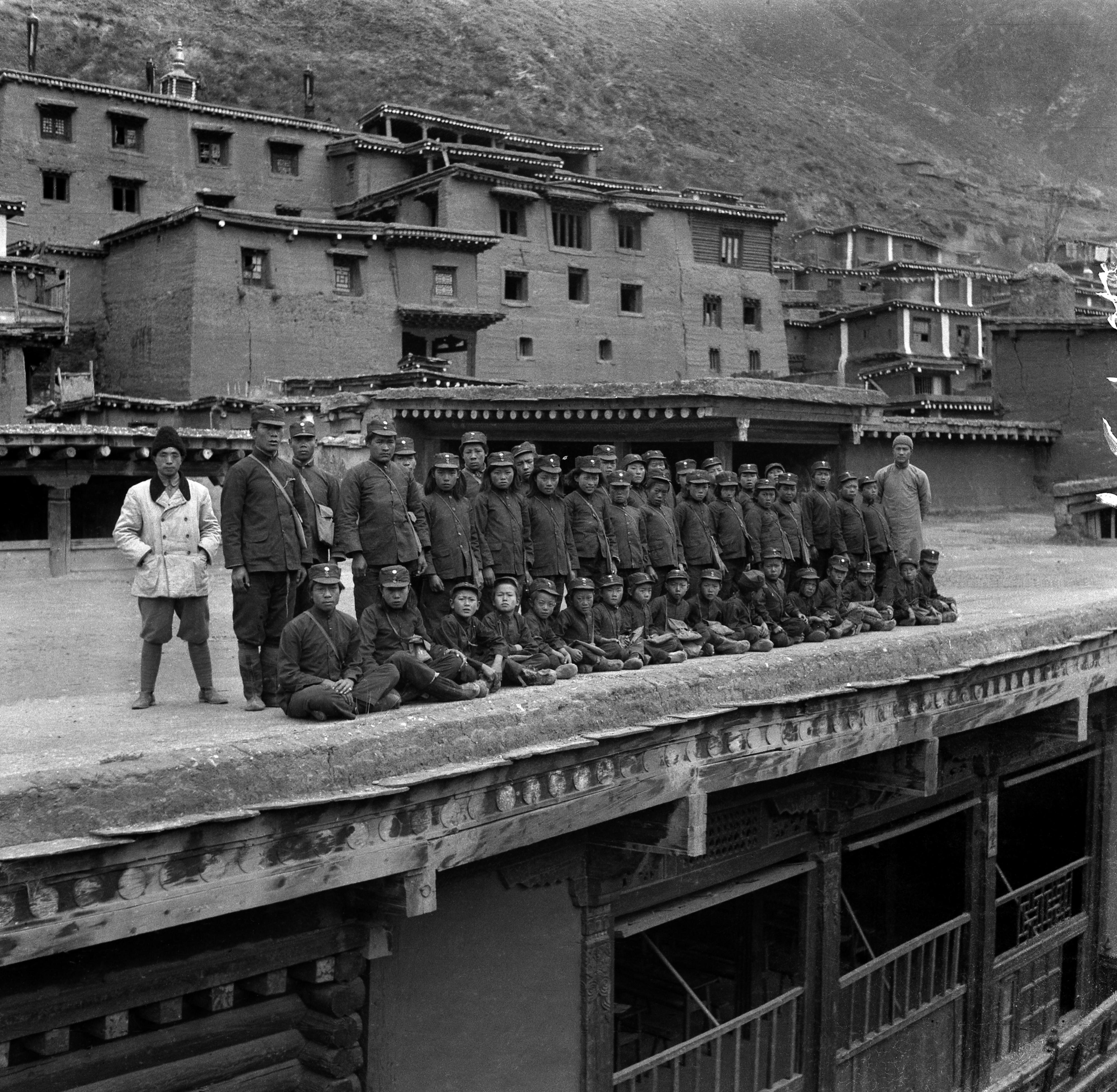 Sun Mingjing - Chamajia Ancient Trail Series: Elementary School