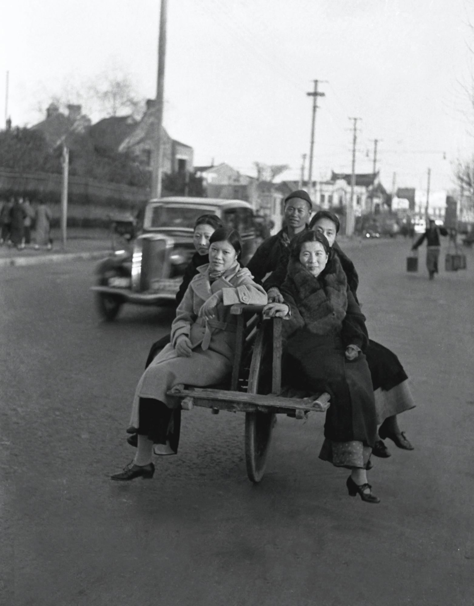 Sun Mingjing - Shanghai Street Scene