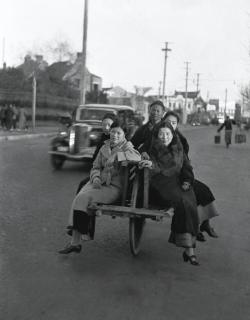 Sun Mingjing - Shanghai Street Scene