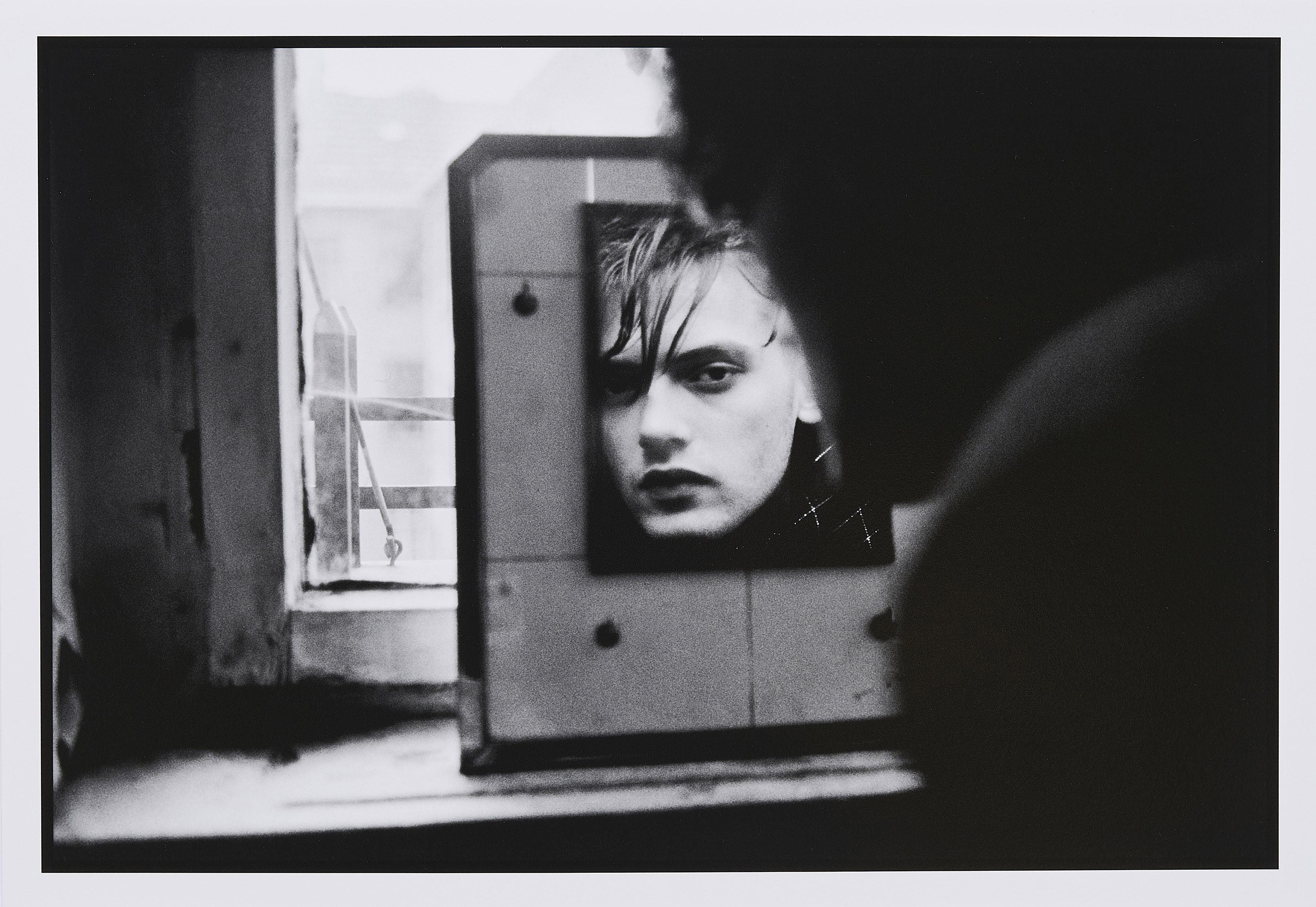 Sven Marquardt - Junge am Spiegel.