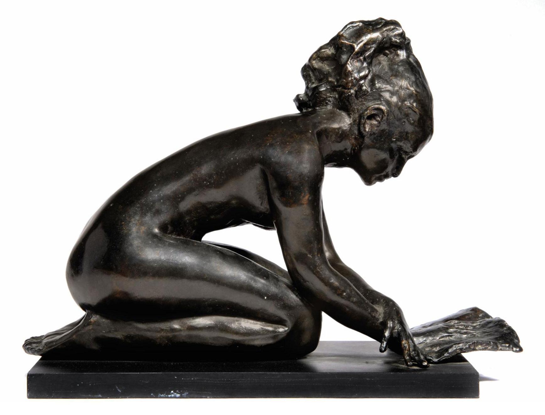 Sydney Harpley - Seated nude reading