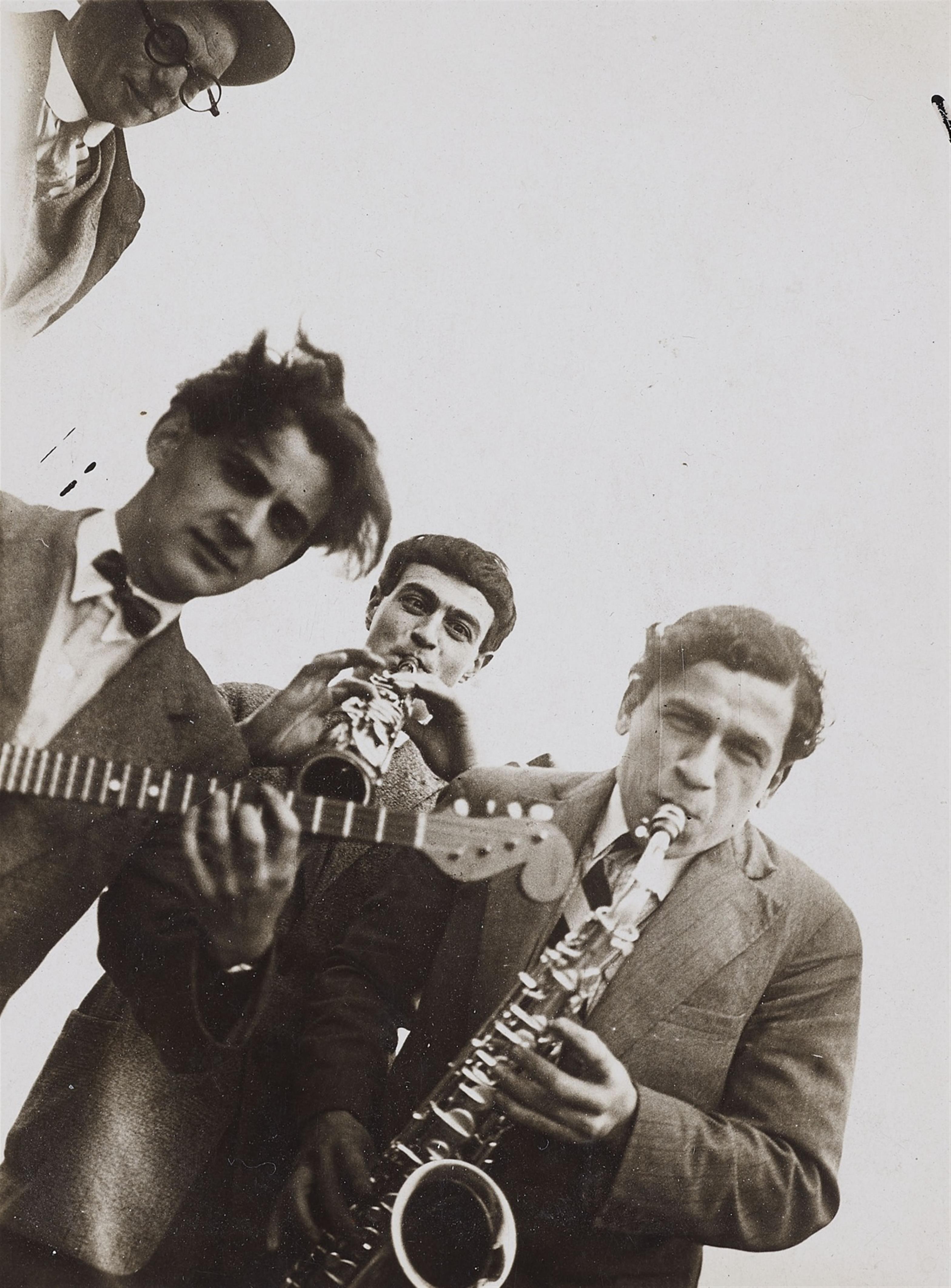 T. Lux Feininger - Mitglieder der Bauhaus-Kapelle mit Oskar Schlemmer, Dessau